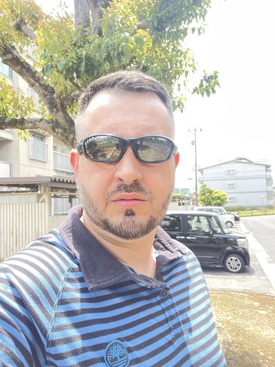  -,   Luis, 43 ,     , c 