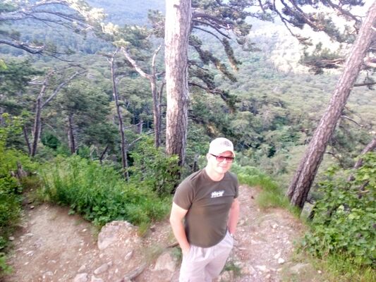  ,   Uriy, 40 ,   ,   