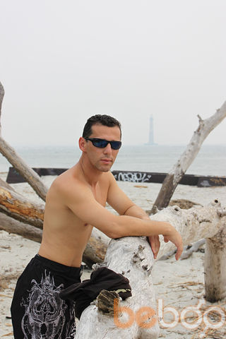  ,   Tornike, 32 ,  