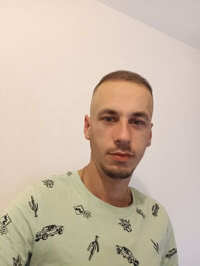  Naarden,   , 28 ,  