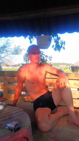 ,   Alex, 39 ,   
