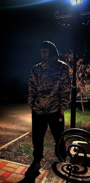  ,   Viktor, 21 ,   ,   