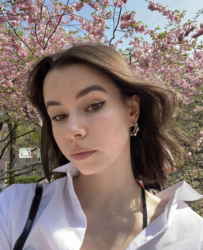  ,   Julia, 25 ,   ,   