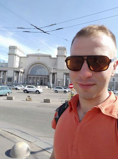 ,   Valentyn, 25 ,   ,   , c 