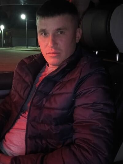  ,   Nikola, 33 ,   ,   