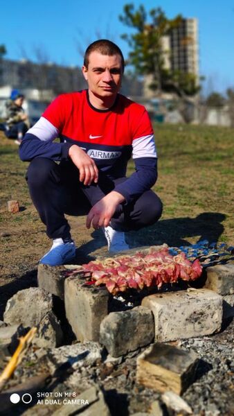  ,   Viktor, 37 ,   c 
