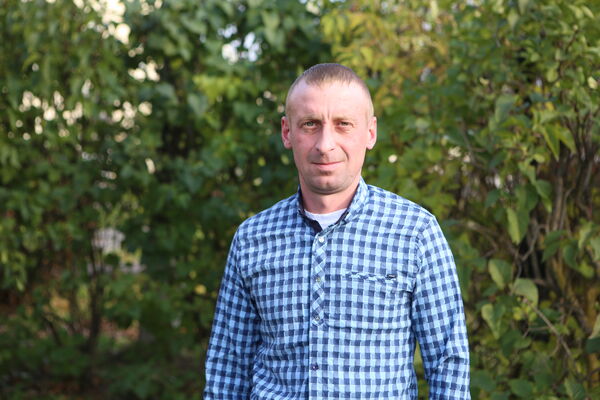  ,   Alex, 37 ,   