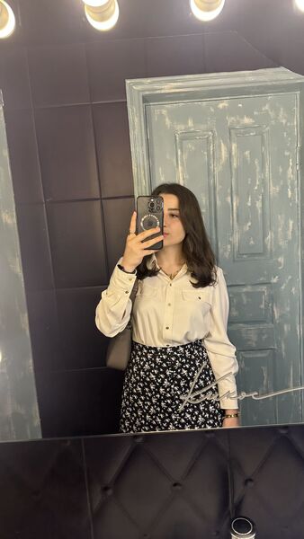  ,   Daisy, 21 ,   ,   