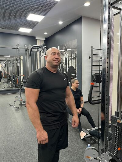  ,   Denis, 44 ,   c 