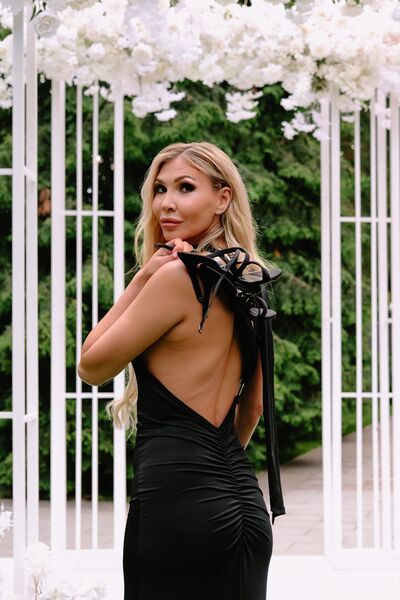  ,   Uliana, 35 ,   ,   , c , 