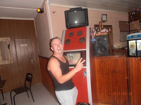  ,   Viktor, 35 ,   