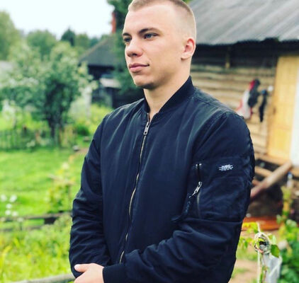  ,   Maxim, 27 ,   ,   , c 
