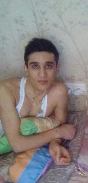  ,   Isroil, 33 ,   ,   