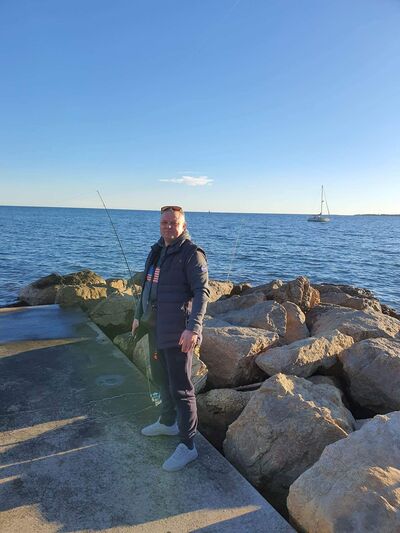  Cannes,   Mihai, 44 ,   , c 