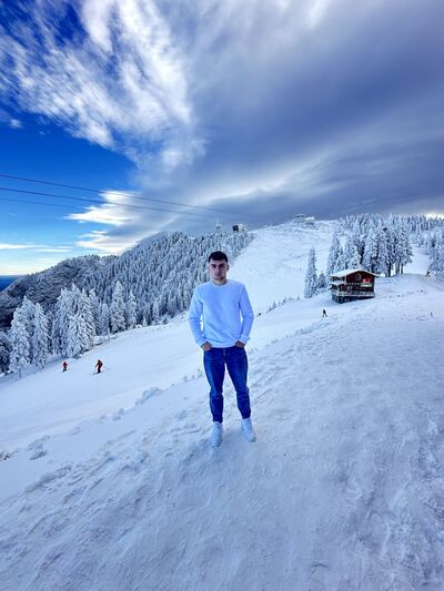  ,   Valentin, 25 ,   ,   