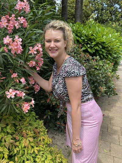  ,   Elena, 37 ,   ,   