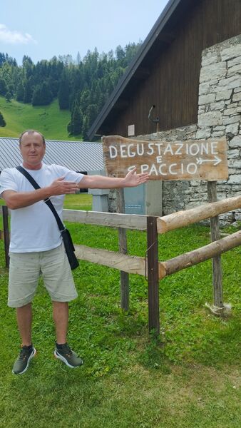  ,   Leon, 54 ,   ,   