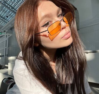  --,   Lola, 24 ,     , c , 