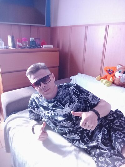  ,   Michael, 42 ,   ,   , c 
