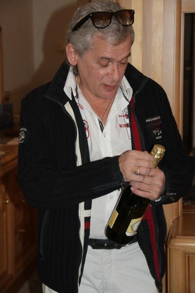  ,   Feliks, 73 ,   