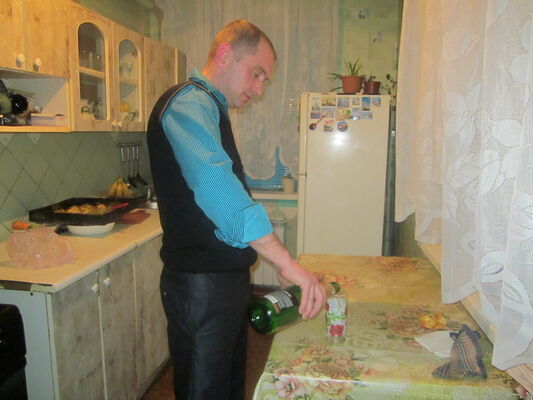 ,   Maks, 42 ,  