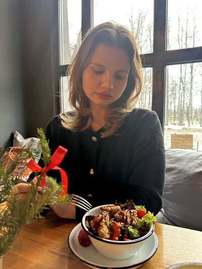  ,   Alina, 28 ,  