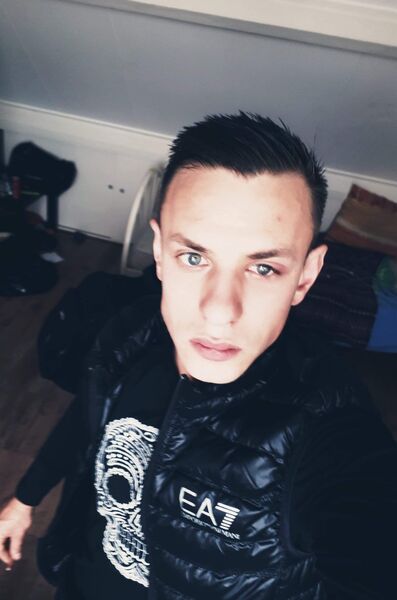  ,   Arturas, 30 ,   ,   , c 