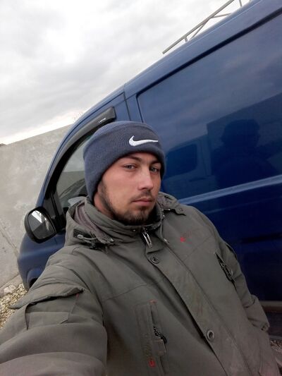  ,   Artur, 32 ,   ,   , c 