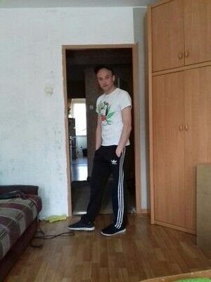  ,   Maxim, 44 ,   