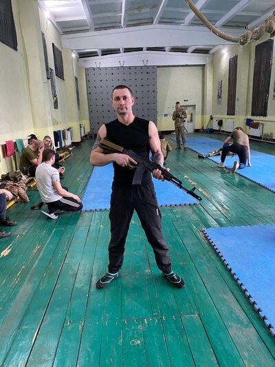  ,   Slavik, 32 ,   ,   