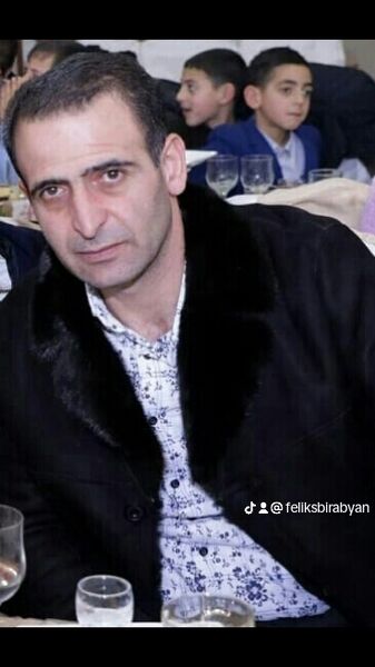  ,   Feliks, 46 ,   ,   