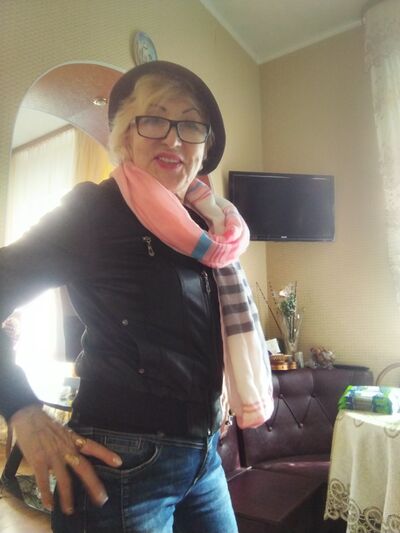  ,   Nina, 64 ,   c , 