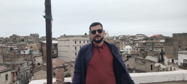  ,   Nanou, 43 ,   ,   , c 