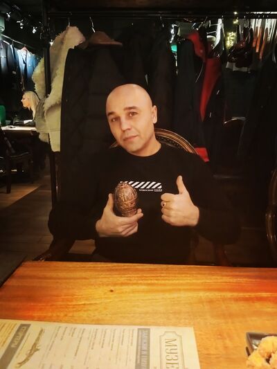  ,   Nik, 40 ,   c 