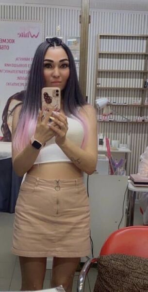  ,   Lara, 38 ,   ,   
