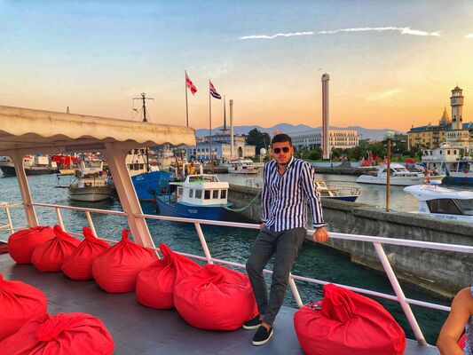  ,   Vake, 32 ,   ,   