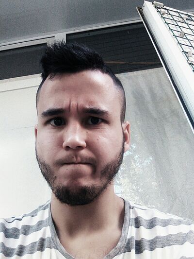  ,   Anvar, 32 ,  