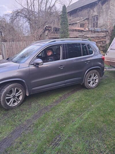  ,   Viktor, 46 ,   