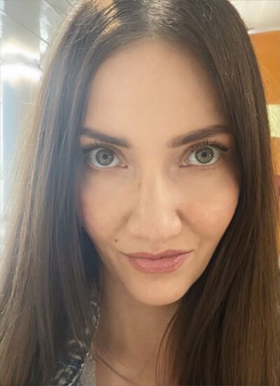  ,   Vivi, 35 ,  