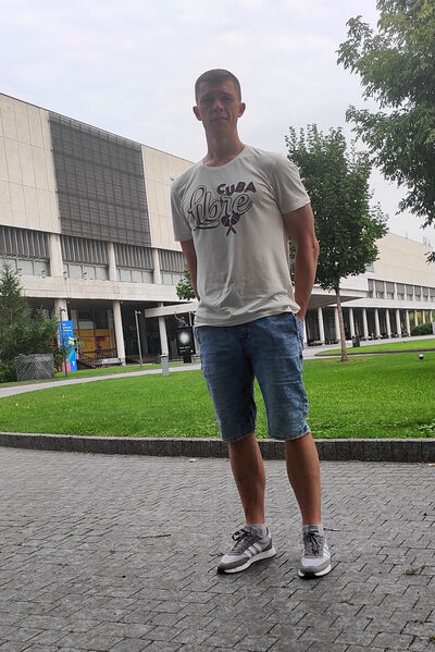  ,   Artur, 28 ,   ,   