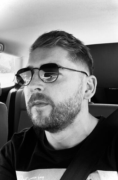  ,   Viktor, 33 ,   ,   