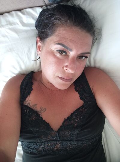  ,   Maria, 44 ,  