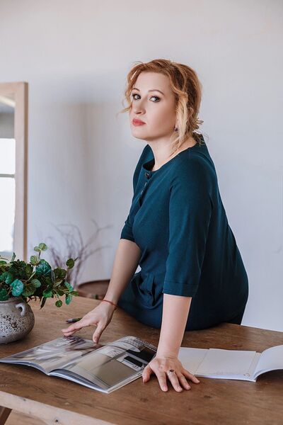  ,   Lana, 42 ,   c 