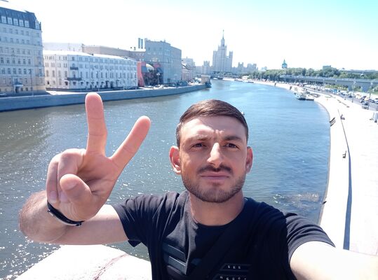  ,   Armen, 32 ,   ,   