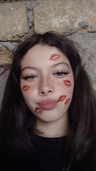  ,   Melena, 19 ,   ,   , c , 