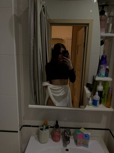  ,   Anya, 23 ,   c 