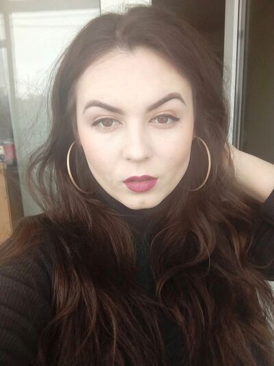  ,   Anya, 28 ,  