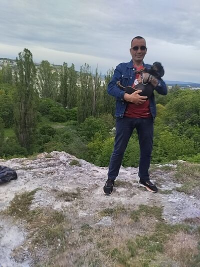  ,   Valentin, 42 ,   c 