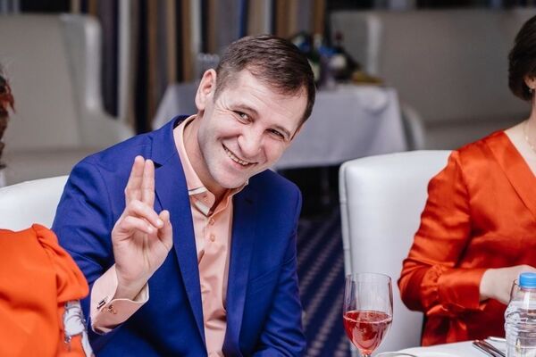  ,   Ilya, 49 ,   ,   , c 