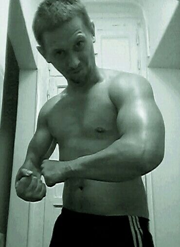  23398842  Oliver, 35 ,    